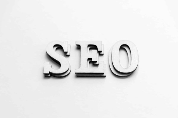 Quel est le meilleur logiciel de suivi de position SEO pour les entreprises locales ?